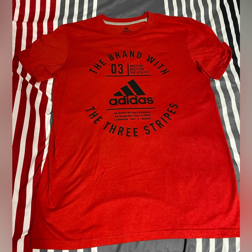 Adidas badge of sport tee men’s small